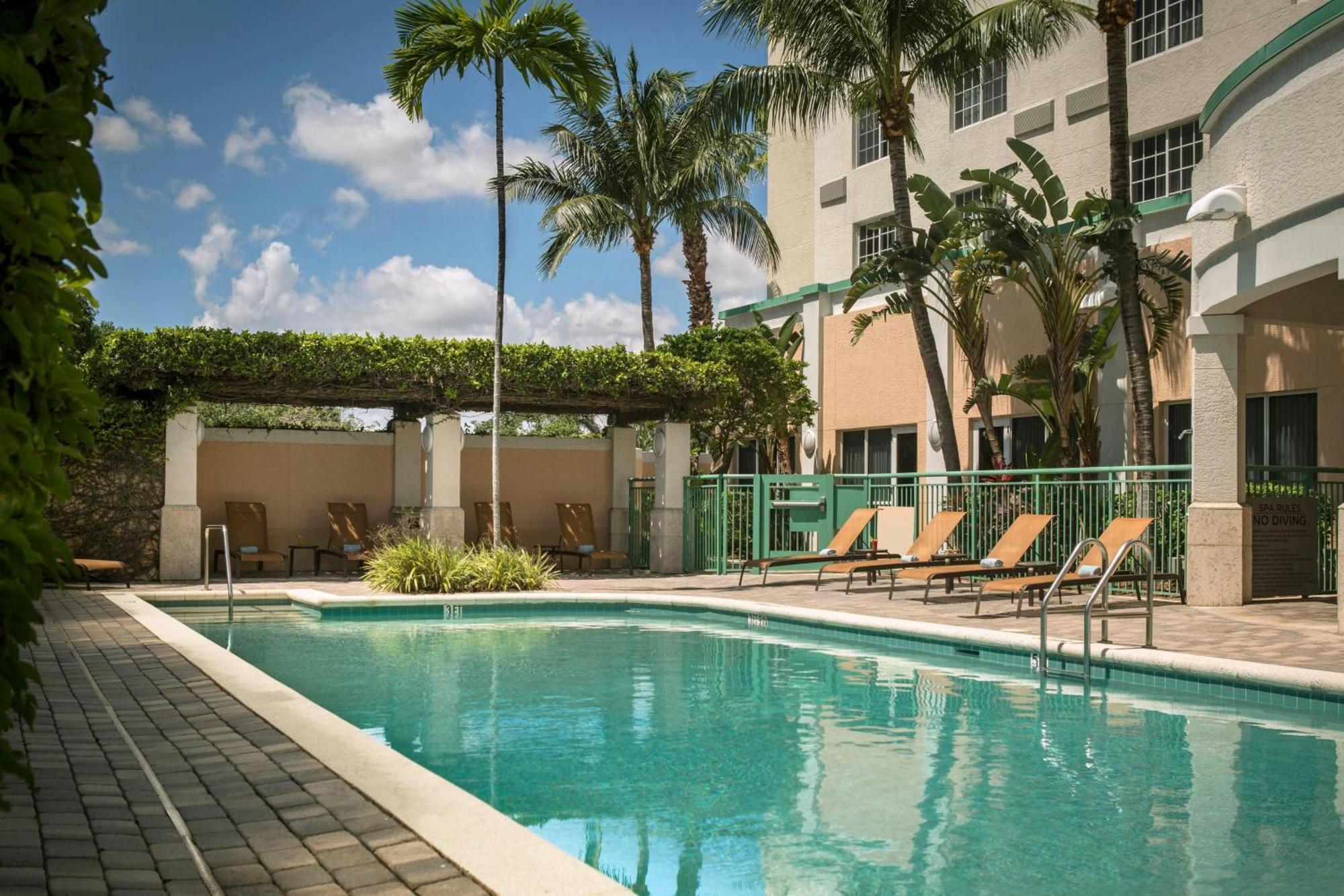 Courtyard By Marriott Fort Lauderdale Airport & Cruise Port Данія-Біч Екстер'єр фото